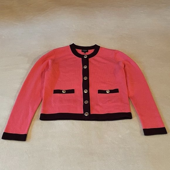 ❌SOLD❌ CHANEL 100% Cashmere Two-Tone CC Button Cardigan (fits S/M) - Picture 2 of 15